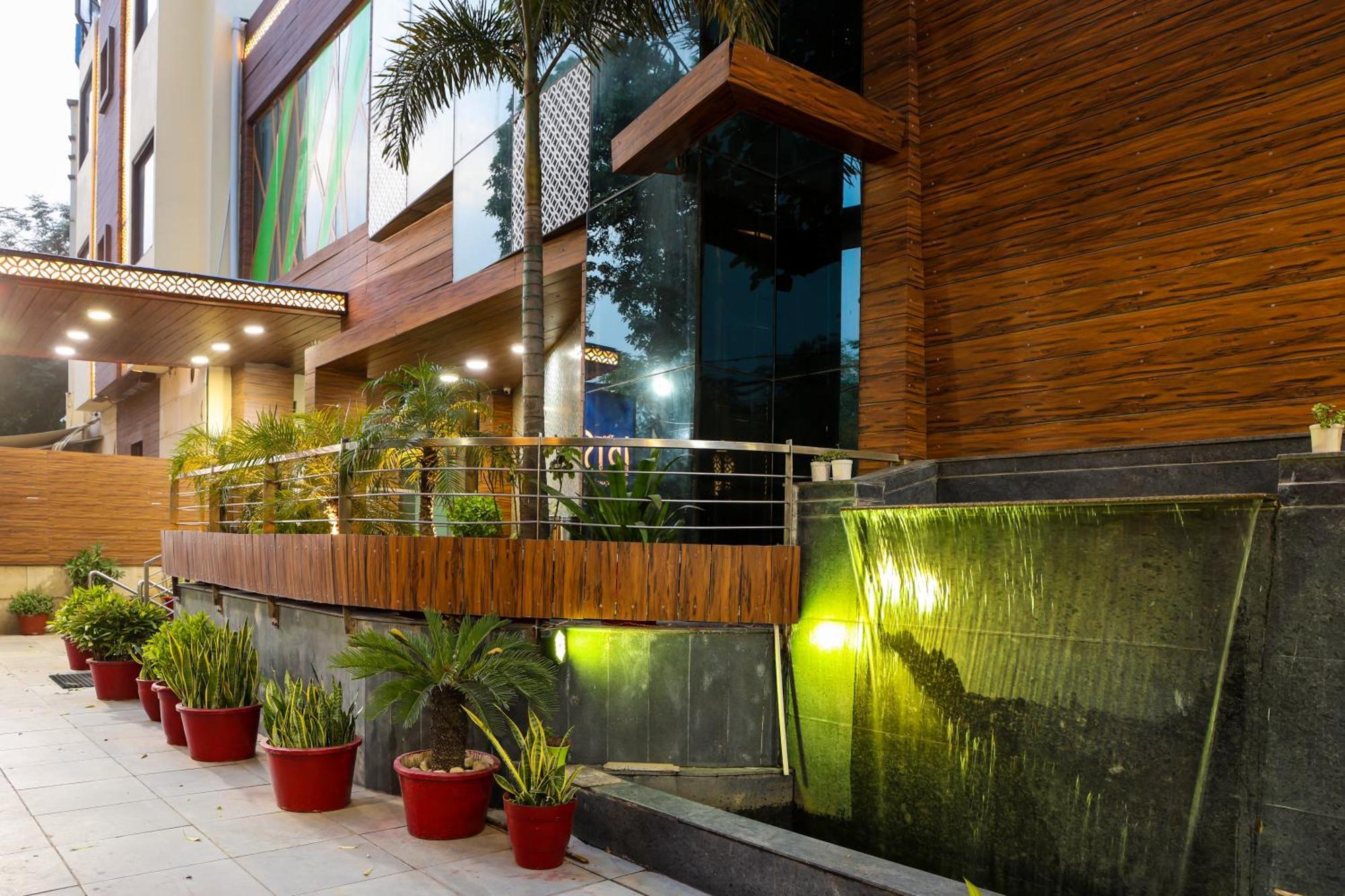 The Iris- A Boutique Hotel Gurgaon Exterior photo